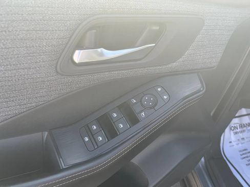 Used 2023 Nissan Rogue SV AWD/4WD image 10