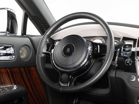 Used 2015 Rolls-Royce Wraith image 18