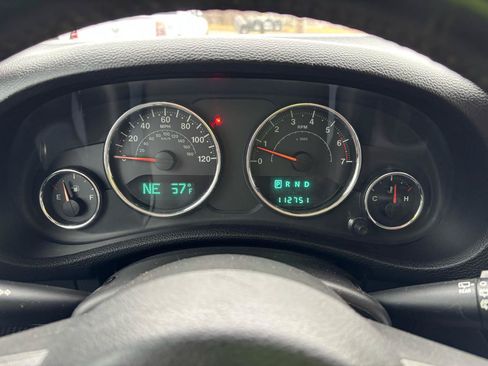 Used 2014 Jeep Wrangler Unlimited Sahara w/ Dual Top Group AWD/4WD image 9