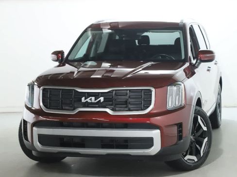 Used 2024 Kia Telluride S w/ S Sunroof Package FWD image 3