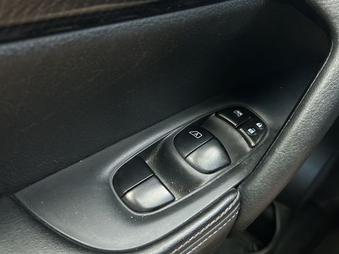 Used 2019 Nissan Rogue SL FWD image 9