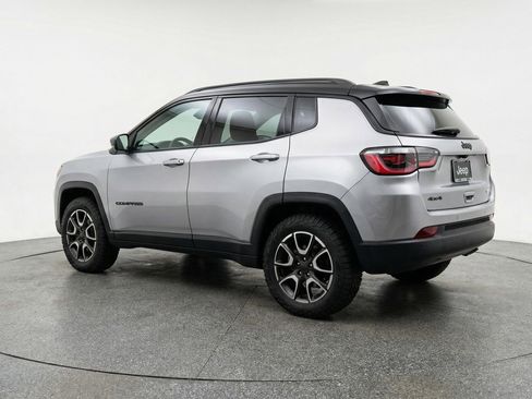 Used 2025 Jeep Compass Trailhawk image 6