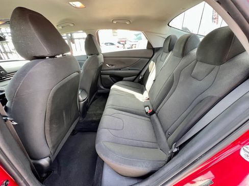 Used 2021 Hyundai Elantra SE image 18