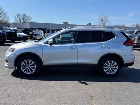 Used 2017 Nissan Rogue SV image 5