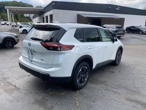 Used 2025 Nissan Rogue SV AWD/4WD image 5