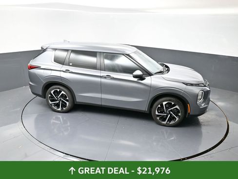 Used 2024 Mitsubishi Outlander SE image 44
