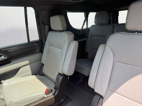 Used 2023 GMC Yukon XL SLT w/ SLT Luxury Package RWD image 13