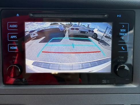 Used 2015 Toyota Sienna XLE Premium FWD image 23