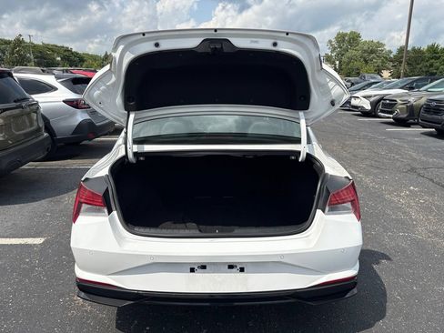 Used 2023 Hyundai Elantra Limited FWD image 9
