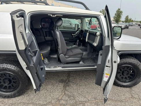 Used 2007 Toyota FJ Cruiser 4WD image 27