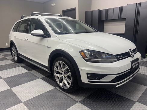 Used 2017 Volkswagen Golf Alltrack SEL AWD/4WD image 4