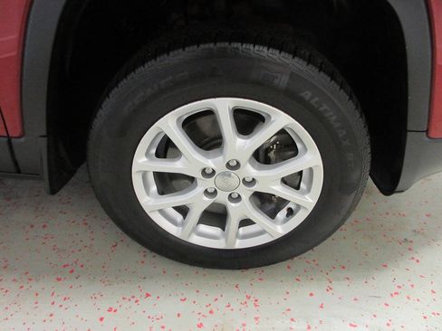 Used 2016 Jeep Cherokee Latitude w/ Cold Weather Group image 23