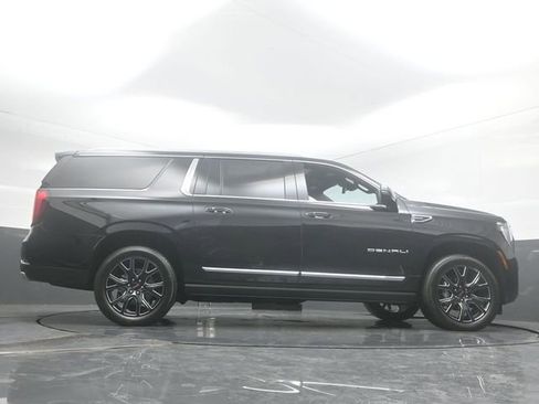 Used 2025 GMC Yukon XL Denali w/ Denali Reserve Package AWD/4WD image 55