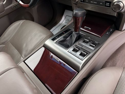 Used 2016 Lexus GX 460 Luxury w/ Preferred Accessory Package image 22