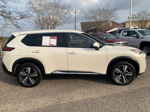 Used 2023 Nissan Rogue Platinum w/ Platinum Premium Package image 3