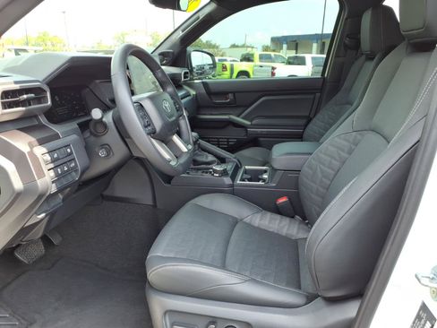 Used 2025 Toyota 4Runner TRD Off-Road Premium AWD/4WD image 23