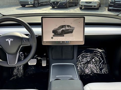 Used 2025 Tesla Model Y Performance AWD/4WD image 6