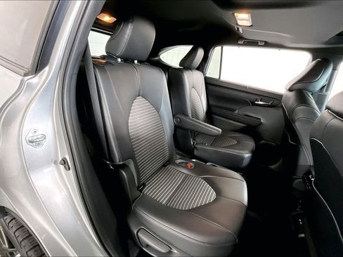 Used 2021 Toyota Highlander XSE image 27
