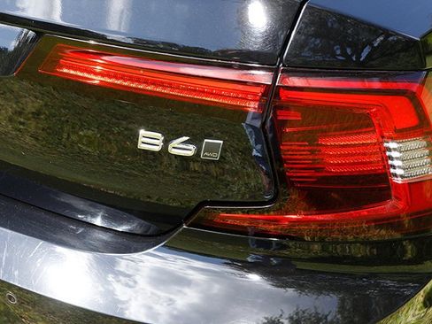 Used 2023 Volvo S90 B6 Plus AWD/4WD image 30