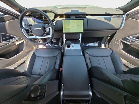 Certified 2025 Land Rover Range Rover Long Wheelbase SE AWD/4WD image 9