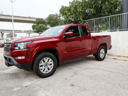 Used 2024 Nissan Frontier SV w/ SV Convenience Package RWD image 3
