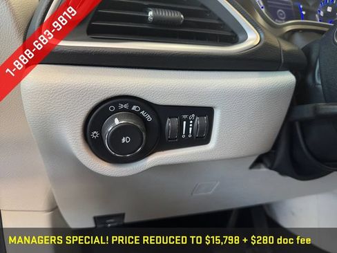 Used 2019 Chrysler Pacifica Touring-L FWD image 24