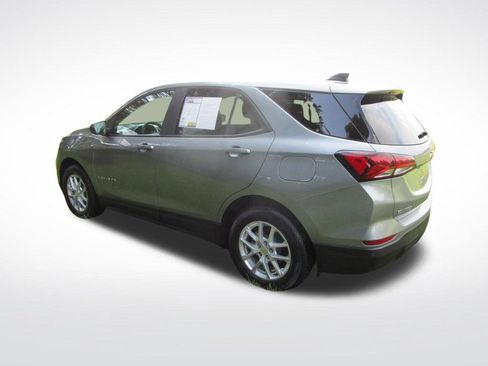 Used 2023 Chevrolet Equinox LS w/ LS Convenience Package FWD image 4
