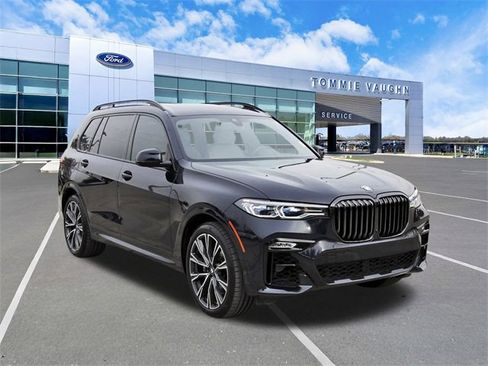 Used 2022 BMW X7 M50i w/ Luxury Seating Package image 6