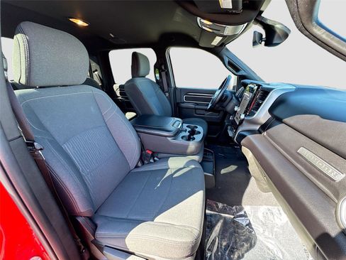 Used 2024 RAM 2500 Big Horn w/ Sport Appearance Package image 26