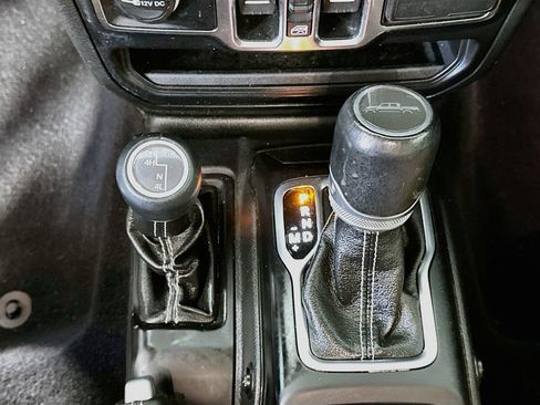 Used 2022 Jeep Gladiator Overland w/ Popular Equipment Package AWD/4WD image 16