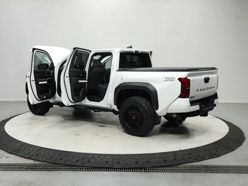 Used 2024 Toyota Tacoma TRD Off-Road w/ TRD Off Road Upgrade Package AWD/4WD image 14