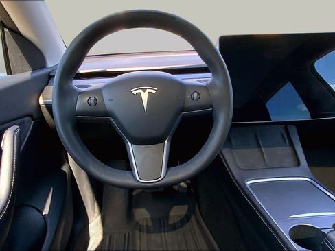 Used 2021 Tesla Model Y Long Range AWD/4WD image 5