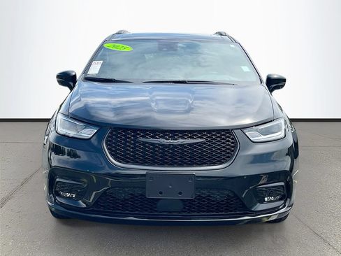 Used 2025 Chrysler Pacifica Limited w/ Trailer Tow Group FWD image 2