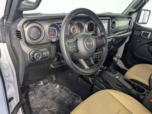 Used 2022 Jeep Wrangler Unlimited Sport w/ Sun And Sound Package AWD/4WD image 11