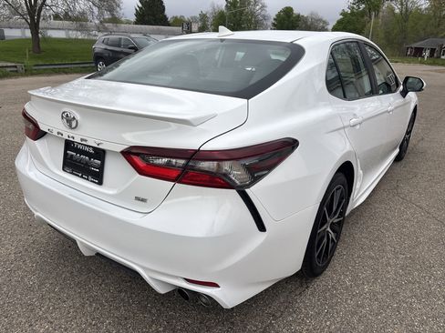 Used 2023 Toyota Camry SE FWD image 4