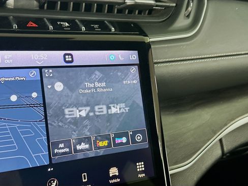 Used 2023 Jeep Grand Cherokee L Limited w/ Black Appearance Package image 21