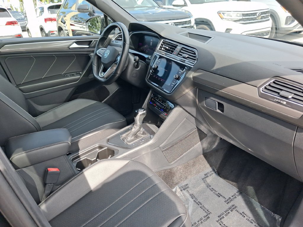 Used 2023 Volkswagen Tiguan SE R-Line FWD image 19