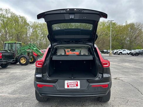 Used 2023 Volvo XC40 B4 Ultimate image 15