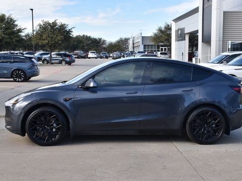 Used 2021 Tesla Model Y Long Range image 12