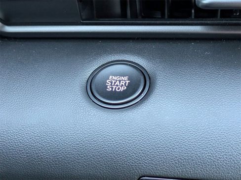 Certified 2025 Hyundai Elantra Sport image 26