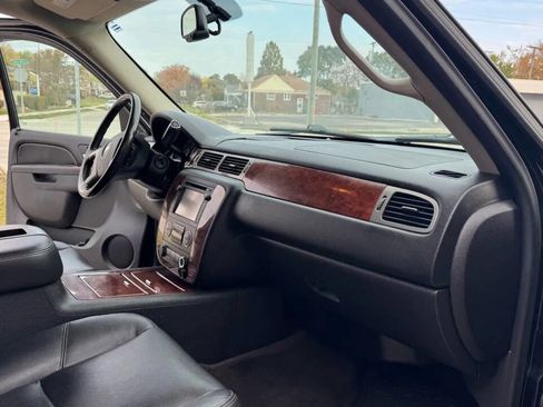 Used 2012 Chevrolet Avalanche LTZ image 26