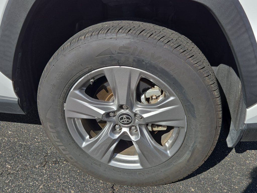 Used 2024 Toyota RAV4 LE AWD/4WD image 5