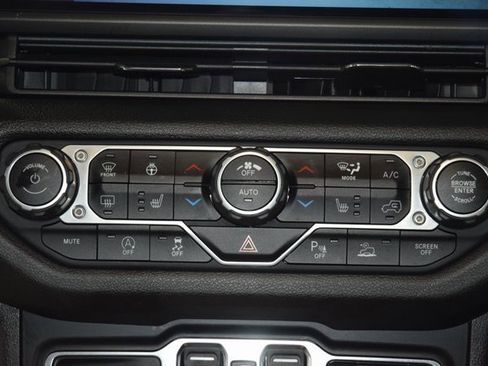 Used 2024 Jeep Gladiator Sport image 31