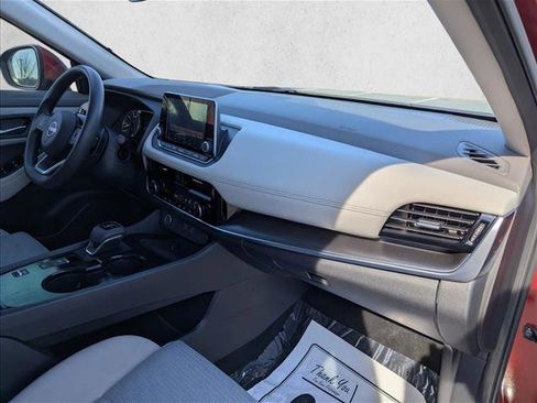 Used 2022 Nissan Rogue SV image 26