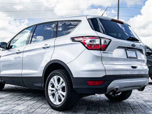 Used 2017 Ford Escape SE FWD image 5