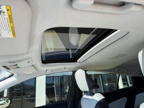 Used 2017 Toyota Prius Four w/ Premium Convenience Package image 42