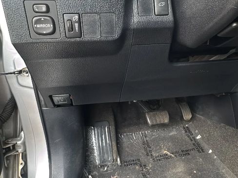 Used 2016 Toyota RAV4 XLE AWD/4WD image 12