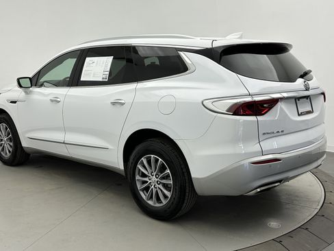 Used 2024 Buick Enclave Premium image 5