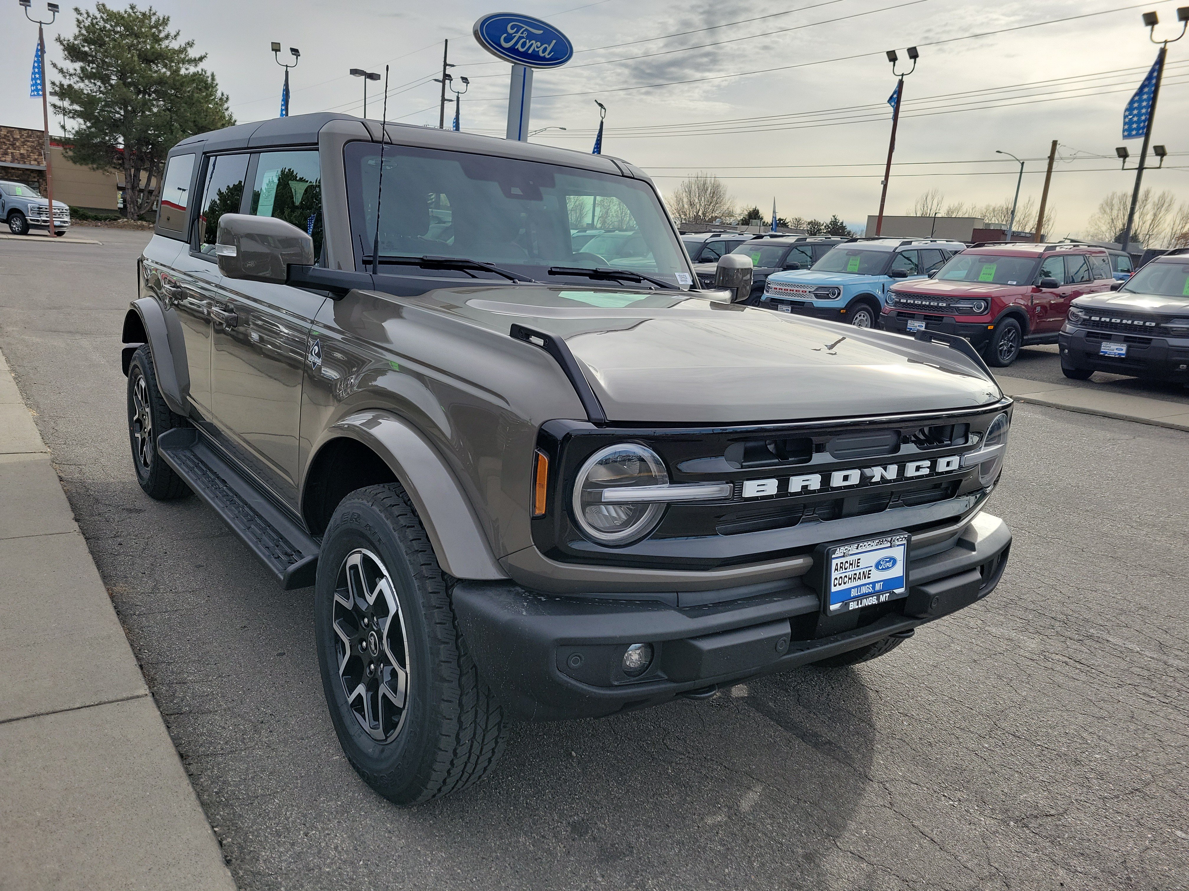 Used 2025 Ford Bronco Outer Banks AWD/4WD image 6