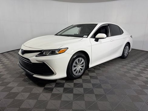 Used 2022 Toyota Camry LE FWD image 3